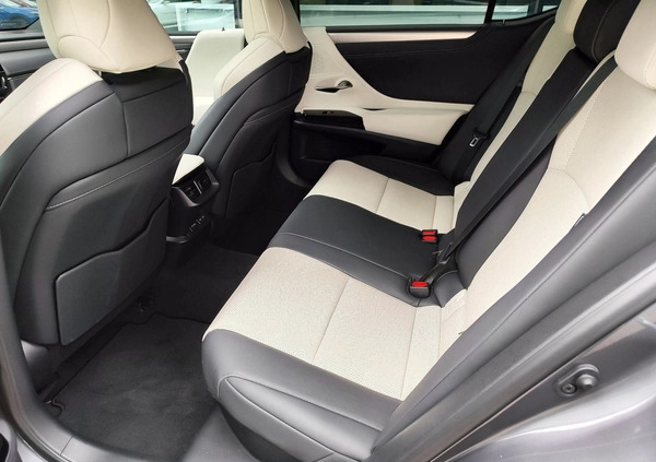 Lexus ES cena 199900 przebieg: 51114, rok produkcji 2021 z Izbica Kujawska małe 562